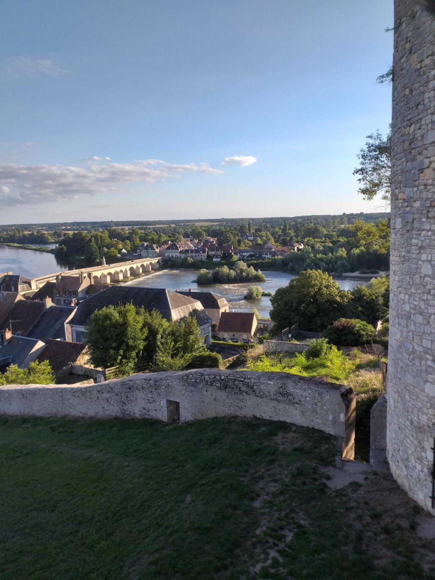 La Cour Du Chateau La Charité-sur-Loire Eksteriør billede