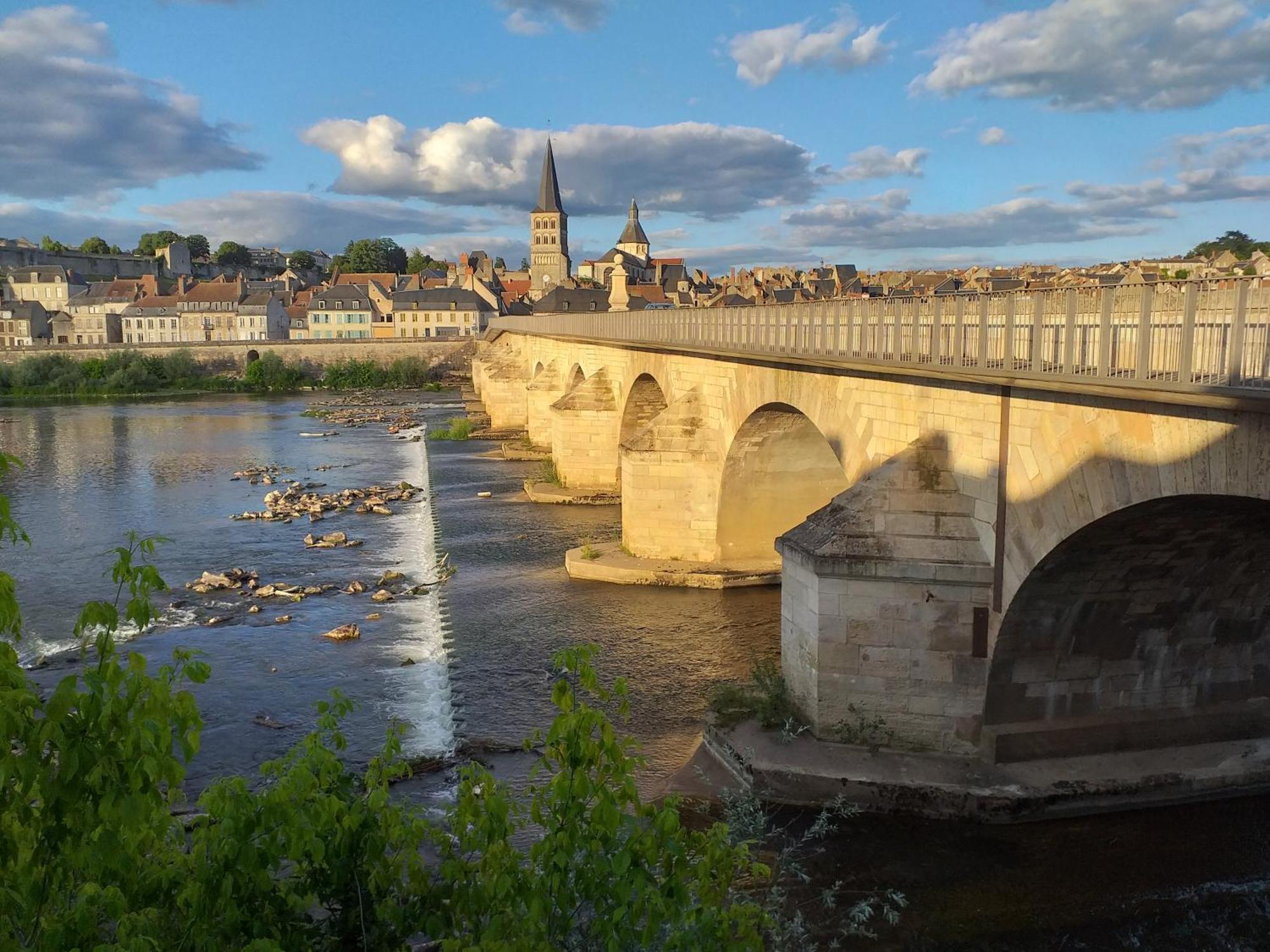 La Cour Du Chateau La Charité-sur-Loire Eksteriør billede